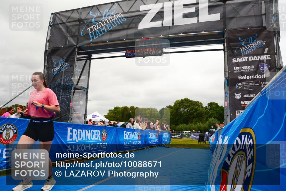 30.08.2026 - Elbe Triathlon Hamburg LAZAROV Photography http://msf.ph/oto/10088671 30.08.2026 12:28:33 Ziel 1520 meine-sportfotos.de