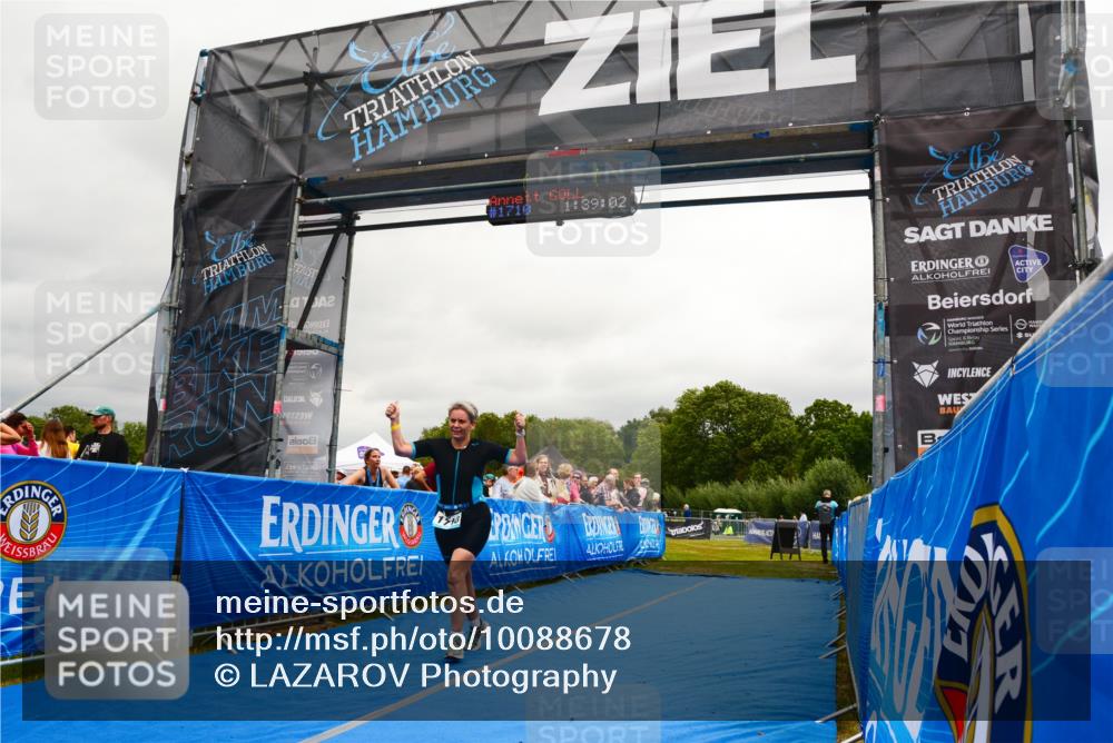 30.08.2026 - Elbe Triathlon Hamburg LAZAROV Photography http://msf.ph/oto/10088678 30.08.2026 12:29:01 Ziel 1710 meine-sportfotos.de