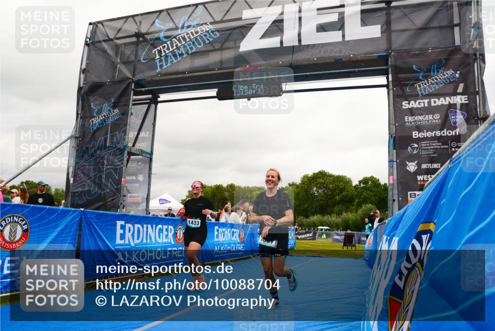 30.08.2026 - Elbe Triathlon Hamburg LAZAROV Photography http://msf.ph/oto/10088704 30.08.2026 12:30:34 Ziel 1418, 1433, 1667 meine-sportfotos.de
