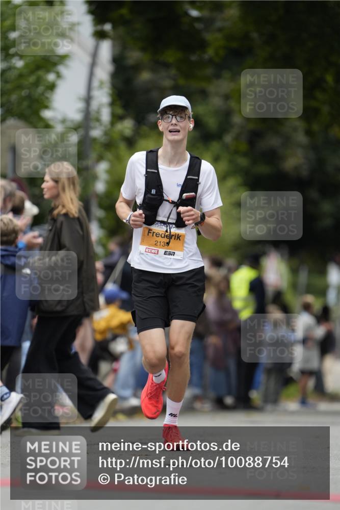 30.08.2026 - Blankeneser Heldenlauf Patografie http://msf.ph/oto/10088754 30.08.2026 11:40:23 Ziel 2134 meine-sportfotos.de