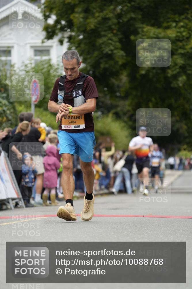 30.08.2026 - Blankeneser Heldenlauf Patografie http://msf.ph/oto/10088768 30.08.2026 11:40:48 Ziel 2484, 2776 meine-sportfotos.de