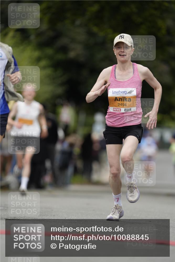 30.08.2026 - Blankeneser Heldenlauf Patografie http://msf.ph/oto/10088845 30.08.2026 11:42:39 Ziel 2032, 2465, 2494, 2563 meine-sportfotos.de