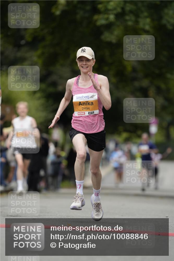 30.08.2026 - Blankeneser Heldenlauf Patografie http://msf.ph/oto/10088846 30.08.2026 11:42:40 Ziel 2032, 2465, 2494, 2563 meine-sportfotos.de
