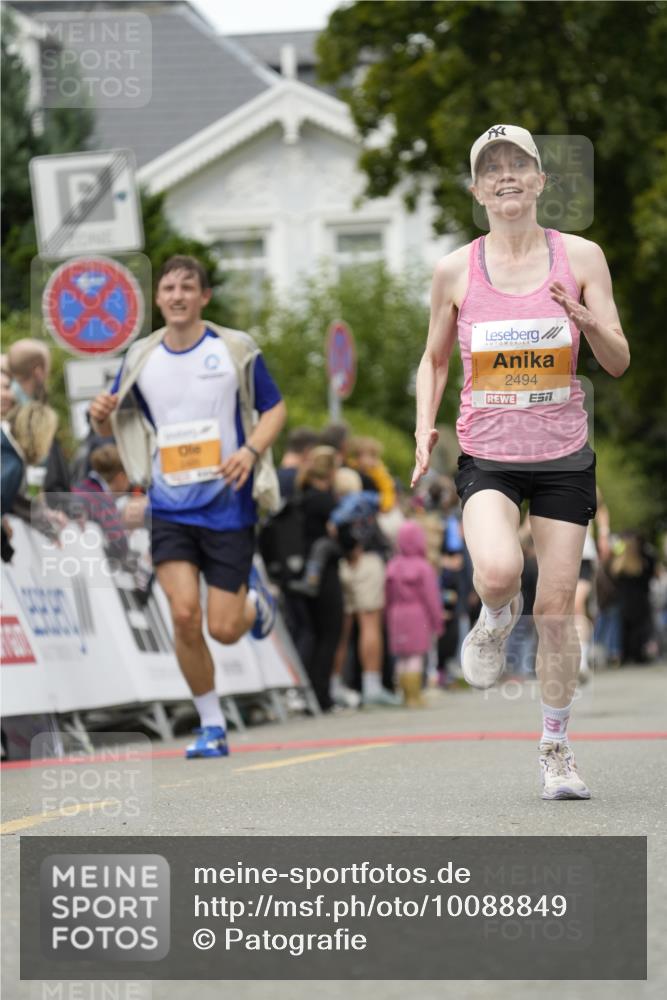 30.08.2026 - Blankeneser Heldenlauf Patografie http://msf.ph/oto/10088849 30.08.2026 11:42:42 Ziel 2032, 2437, 2465, 2494, 2563 meine-sportfotos.de