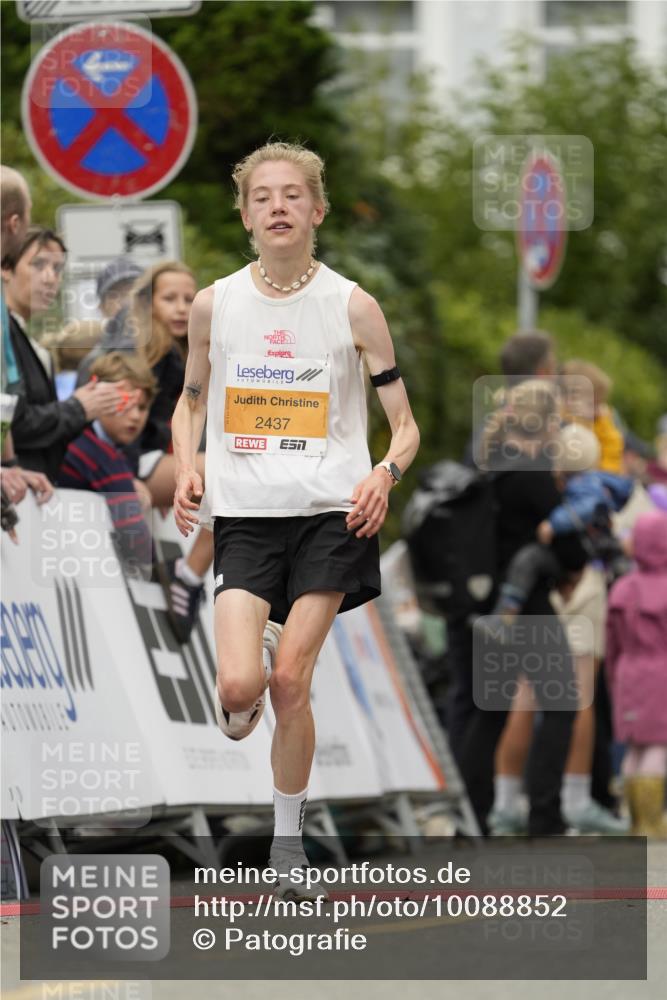 30.08.2026 - Blankeneser Heldenlauf Patografie http://msf.ph/oto/10088852 30.08.2026 11:42:46 Ziel 2032, 2437, 2465, 2494 meine-sportfotos.de
