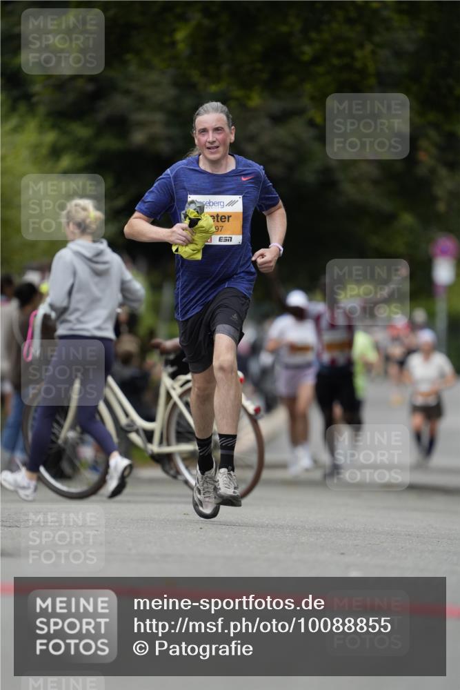 30.08.2026 - Blankeneser Heldenlauf Patografie http://msf.ph/oto/10088855 30.08.2026 11:42:51 Ziel 2437, 2897 meine-sportfotos.de