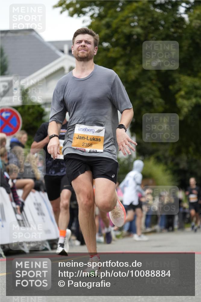 30.08.2026 - Blankeneser Heldenlauf Patografie http://msf.ph/oto/10088884 30.08.2026 11:43:38 Ziel 2046, 2140, 2358, 2922 meine-sportfotos.de