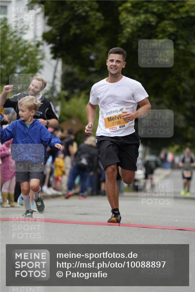 30.08.2026 - Blankeneser Heldenlauf Patografie http://msf.ph/oto/10088897 30.08.2026 11:43:55 Ziel 2246, 2720, 2956 meine-sportfotos.de