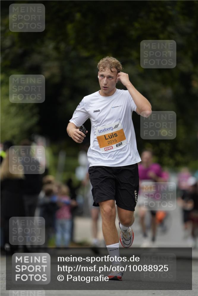 30.08.2026 - Blankeneser Heldenlauf Patografie http://msf.ph/oto/10088925 30.08.2026 11:44:31 Ziel 2015, 2338 meine-sportfotos.de