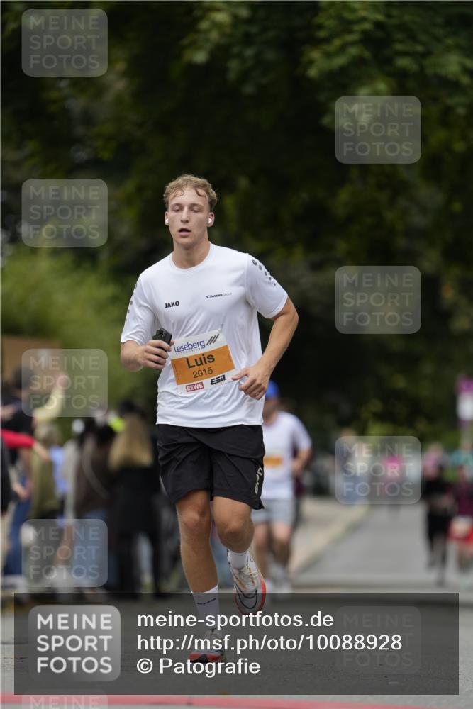 30.08.2026 - Blankeneser Heldenlauf Patografie http://msf.ph/oto/10088928 30.08.2026 11:44:33 Ziel 2015, 2338 meine-sportfotos.de