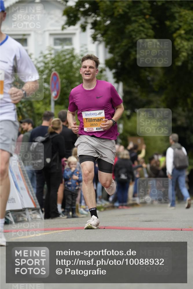 30.08.2026 - Blankeneser Heldenlauf Patografie http://msf.ph/oto/10088932 30.08.2026 11:44:45 Ziel 2014, 2650 meine-sportfotos.de