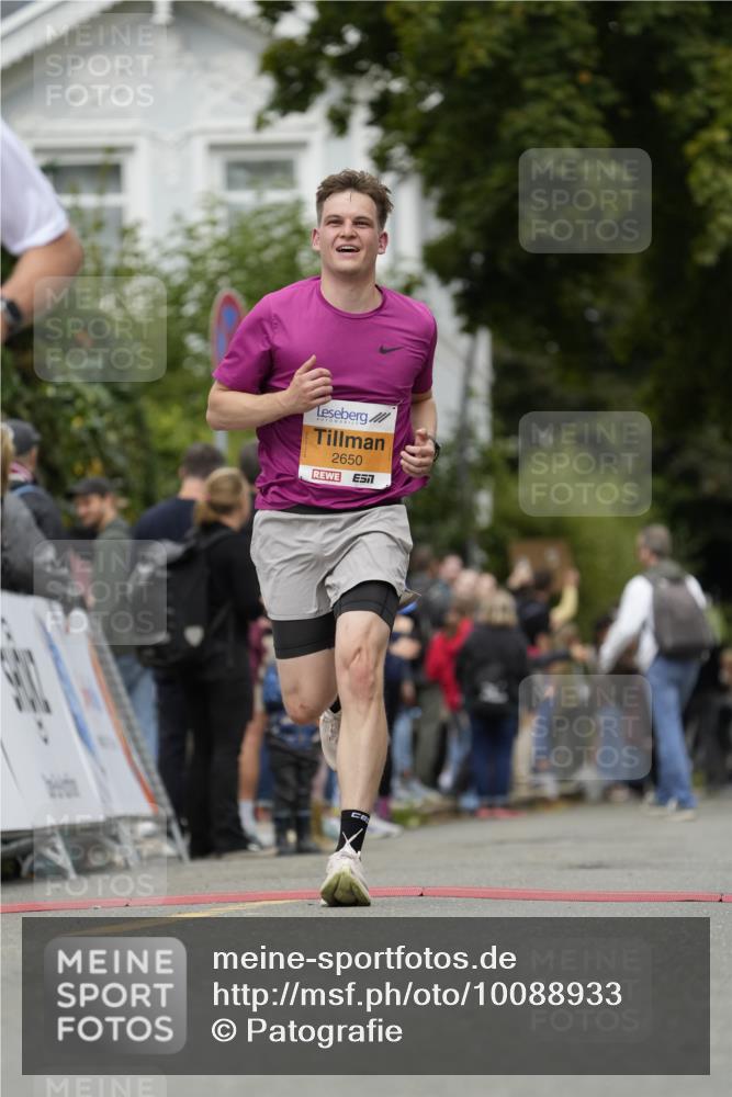 30.08.2026 - Blankeneser Heldenlauf Patografie http://msf.ph/oto/10088933 30.08.2026 11:44:46 Ziel 2014, 2650 meine-sportfotos.de