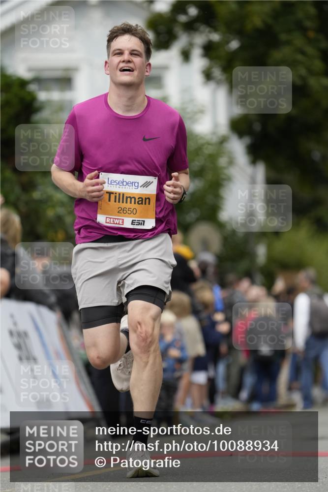 30.08.2026 - Blankeneser Heldenlauf Patografie http://msf.ph/oto/10088934 30.08.2026 11:44:46 Ziel 2014, 2650 meine-sportfotos.de