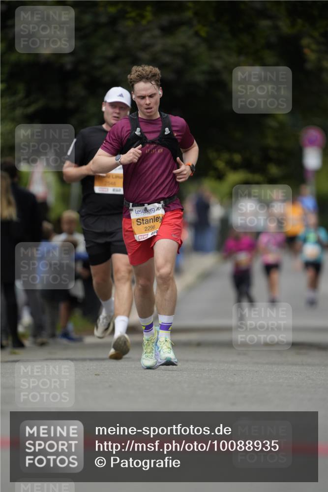30.08.2026 - Blankeneser Heldenlauf Patografie http://msf.ph/oto/10088935 30.08.2026 11:44:49 Ziel 2014, 2650 meine-sportfotos.de