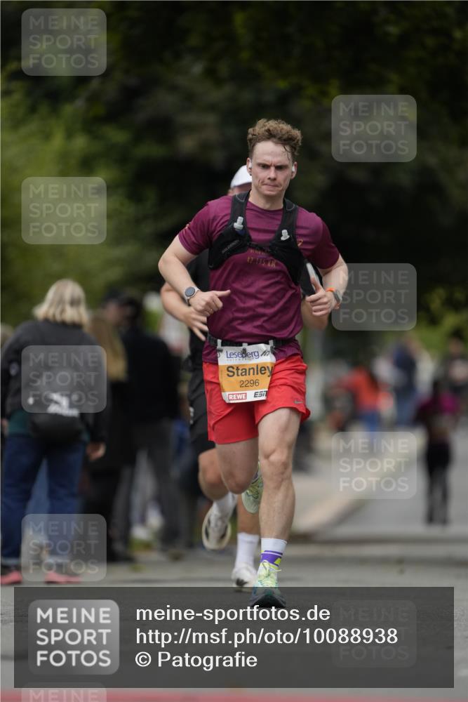 30.08.2026 - Blankeneser Heldenlauf Patografie http://msf.ph/oto/10088938 30.08.2026 11:44:51 Ziel 2014, 2296, 2650 meine-sportfotos.de