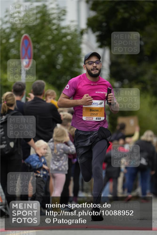 30.08.2026 - Blankeneser Heldenlauf Patografie http://msf.ph/oto/10088952 30.08.2026 11:45:11 Ziel 2950 meine-sportfotos.de