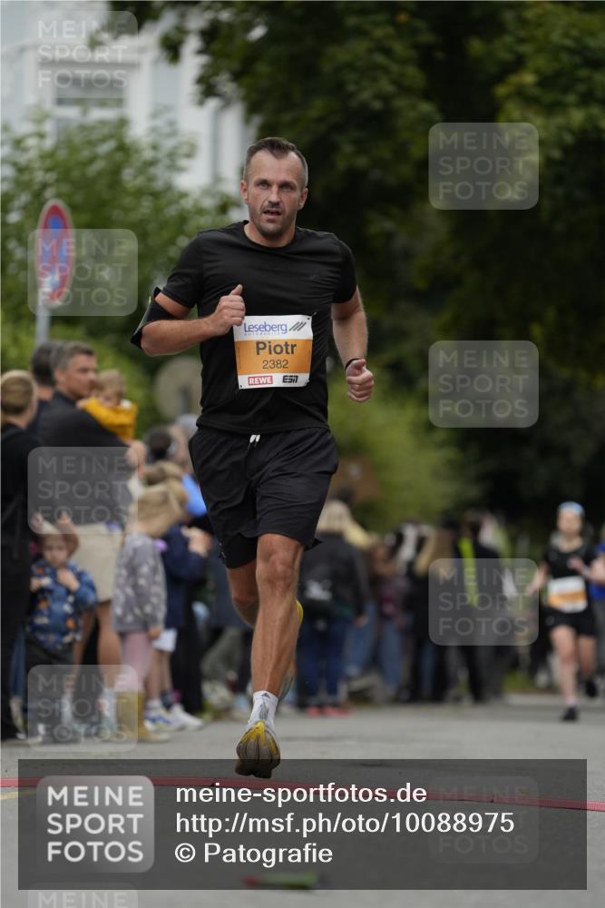 30.08.2026 - Blankeneser Heldenlauf Patografie http://msf.ph/oto/10088975 30.08.2026 11:45:43 Ziel 2382, 2583 meine-sportfotos.de