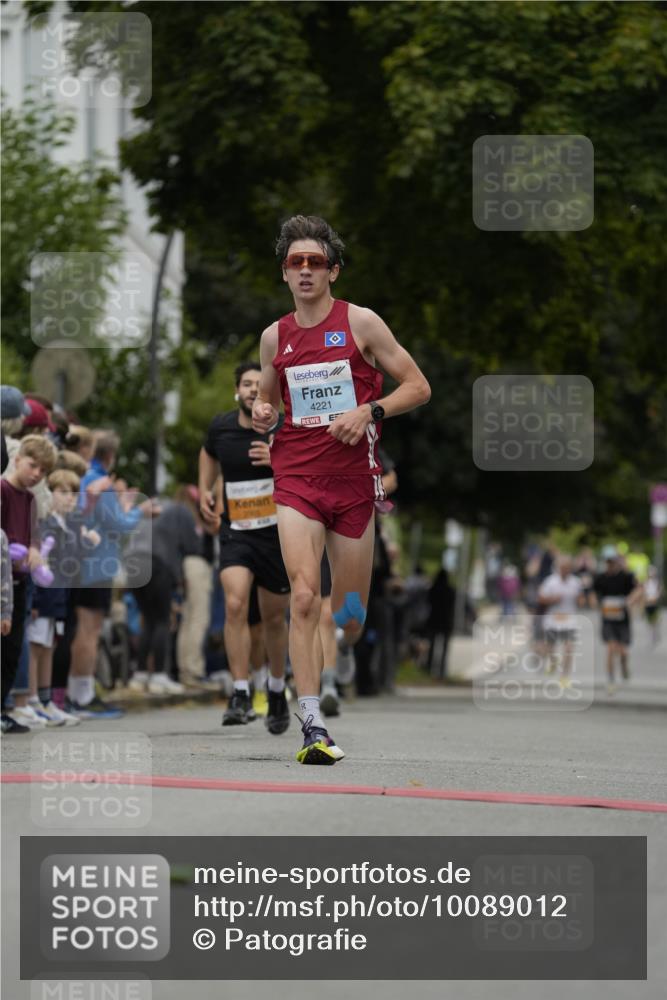 30.08.2026 - Blankeneser Heldenlauf Patografie http://msf.ph/oto/10089012 30.08.2026 11:46:37 Ziel 2005, 2421, 2929, 4221 meine-sportfotos.de