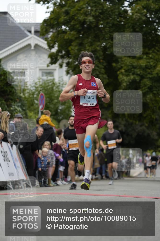 30.08.2026 - Blankeneser Heldenlauf Patografie http://msf.ph/oto/10089015 30.08.2026 11:46:39 Ziel 2005, 2421, 2435, 2798, 2929, 4221 meine-sportfotos.de