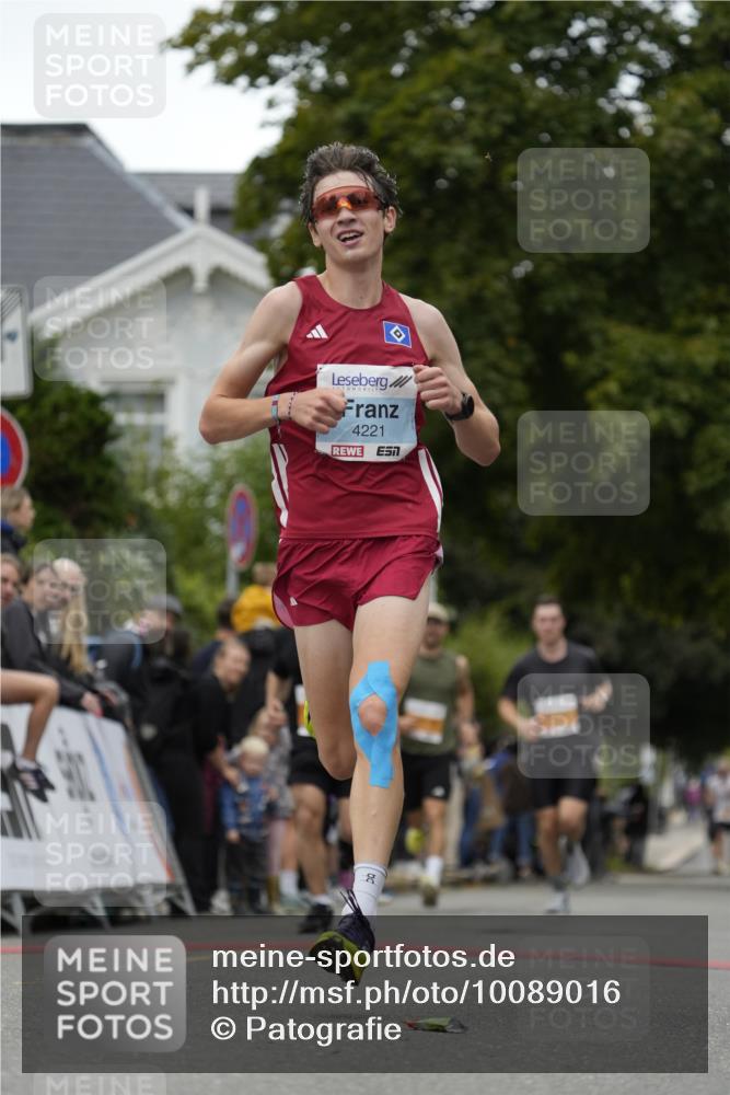 30.08.2026 - Blankeneser Heldenlauf Patografie http://msf.ph/oto/10089016 30.08.2026 11:46:39 Ziel 2005, 2421, 2435, 2798, 2929, 4221 meine-sportfotos.de