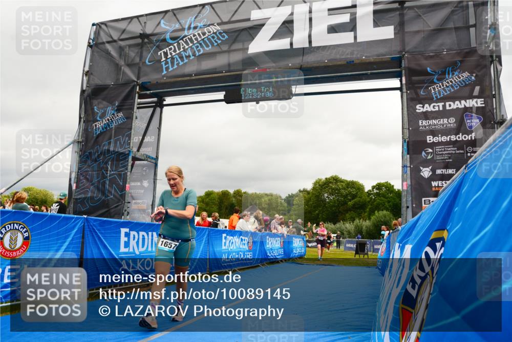 30.08.2026 - Elbe Triathlon Hamburg LAZAROV Photography http://msf.ph/oto/10089145 30.08.2026 12:32:07 Ziel 1614, 1657, 1669 meine-sportfotos.de
