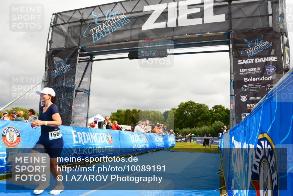 30.08.2026 - Elbe Triathlon Hamburg LAZAROV Photography http://msf.ph/oto/10089191 30.08.2026 12:32:59 Ziel 1666 meine-sportfotos.de