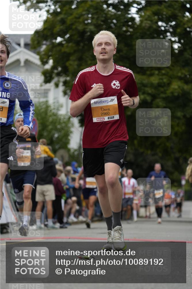 30.08.2026 - Blankeneser Heldenlauf Patografie http://msf.ph/oto/10089192 30.08.2026 11:49:38 Ziel 2261, 2267, 2365, 2550, 2569, 2657, 2721, 2960 meine-sportfotos.de