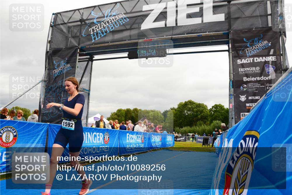 30.08.2026 - Elbe Triathlon Hamburg LAZAROV Photography http://msf.ph/oto/10089256 30.08.2026 12:33:56 Ziel 1592 meine-sportfotos.de