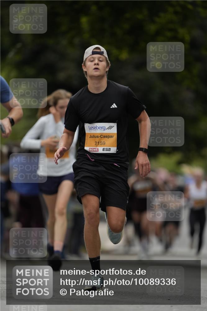 30.08.2026 - Blankeneser Heldenlauf Patografie http://msf.ph/oto/10089336 30.08.2026 11:51:09 Ziel 2158, 2159, 2799 meine-sportfotos.de