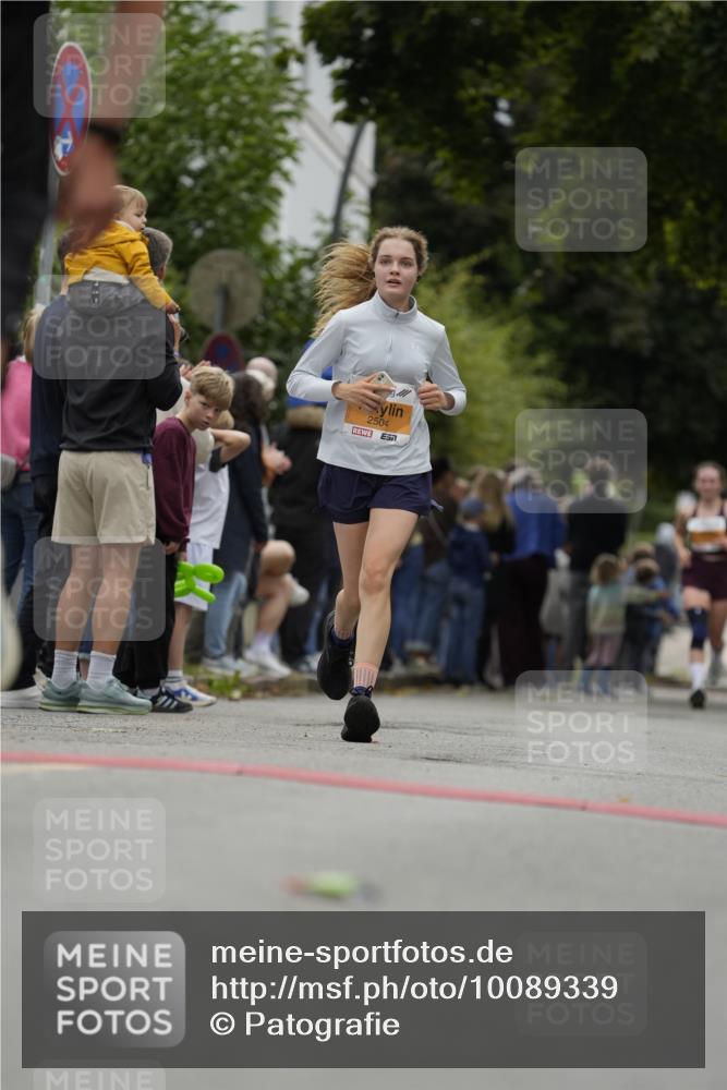 30.08.2026 - Blankeneser Heldenlauf Patografie http://msf.ph/oto/10089339 30.08.2026 11:51:13 Ziel 2158, 2159, 2504, 2799 meine-sportfotos.de