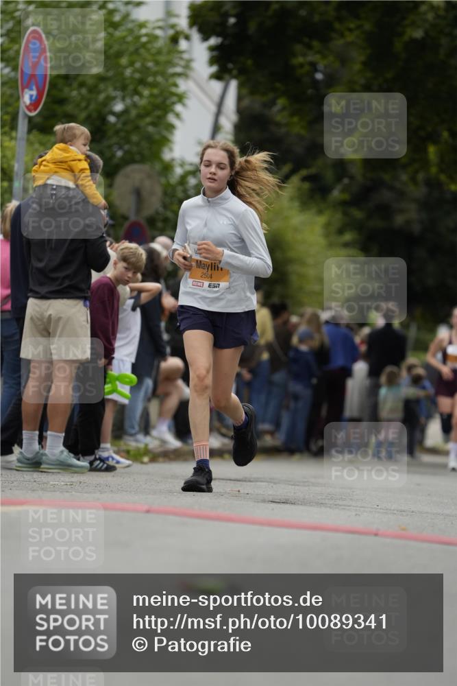 30.08.2026 - Blankeneser Heldenlauf Patografie http://msf.ph/oto/10089341 30.08.2026 11:51:13 Ziel 2158, 2159, 2504, 2799 meine-sportfotos.de