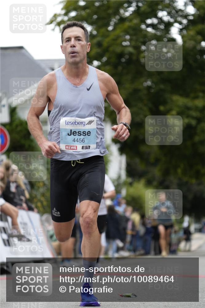 30.08.2026 - Blankeneser Heldenlauf Patografie http://msf.ph/oto/10089464 30.08.2026 11:52:42 Ziel 2016, 2911, 2944, 4456 meine-sportfotos.de