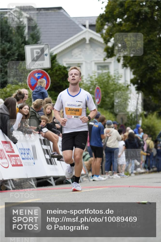 30.08.2026 - Blankeneser Heldenlauf Patografie http://msf.ph/oto/10089469 30.08.2026 11:52:43 Ziel 2016, 2911, 4456 meine-sportfotos.de
