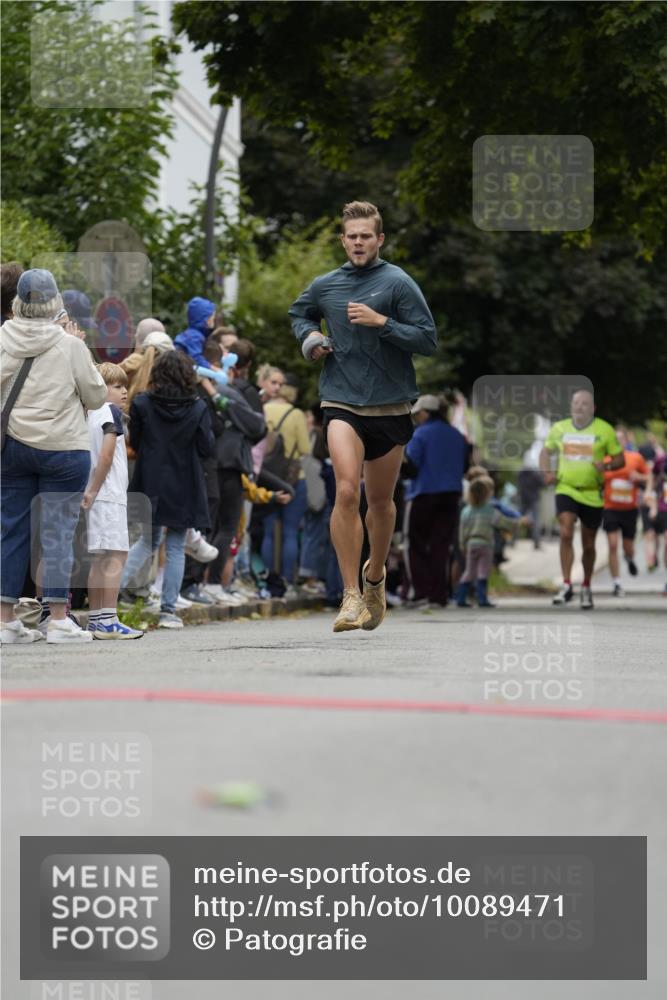 30.08.2026 - Blankeneser Heldenlauf Patografie http://msf.ph/oto/10089471 30.08.2026 11:52:45 Ziel 2016, 2635, 2911, 4456 meine-sportfotos.de