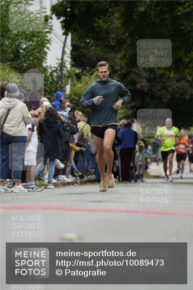 30.08.2026 - Blankeneser Heldenlauf Patografie http://msf.ph/oto/10089473 30.08.2026 11:52:45 Ziel 2016, 2635, 2911, 4456 meine-sportfotos.de