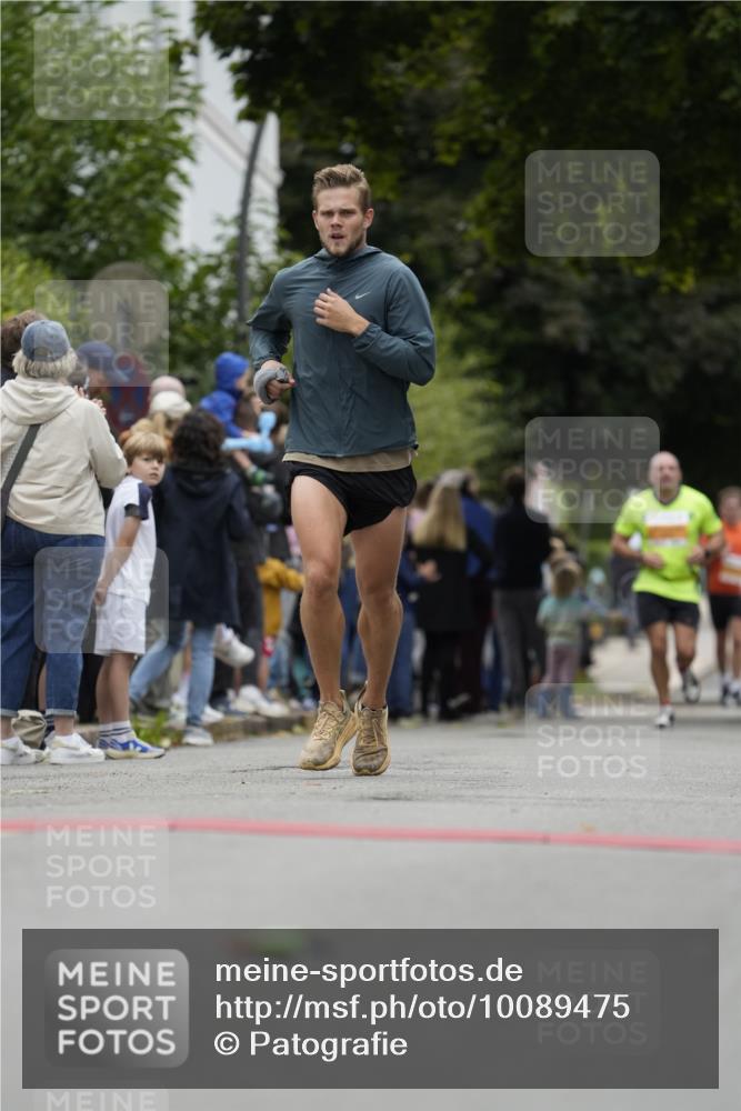 30.08.2026 - Blankeneser Heldenlauf Patografie http://msf.ph/oto/10089475 30.08.2026 11:52:46 Ziel 2016, 2635, 2911, 4456 meine-sportfotos.de