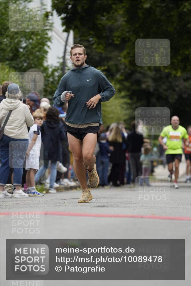 30.08.2026 - Blankeneser Heldenlauf Patografie http://msf.ph/oto/10089478 30.08.2026 11:52:47 Ziel 2016, 2635, 2911, 4456 meine-sportfotos.de