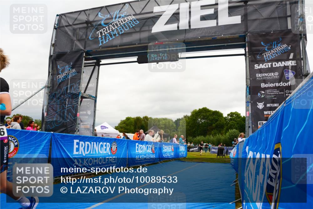 30.08.2026 - Elbe Triathlon Hamburg LAZAROV Photography http://msf.ph/oto/10089533 30.08.2026 12:42:11 Ziel 1727, 1746 meine-sportfotos.de