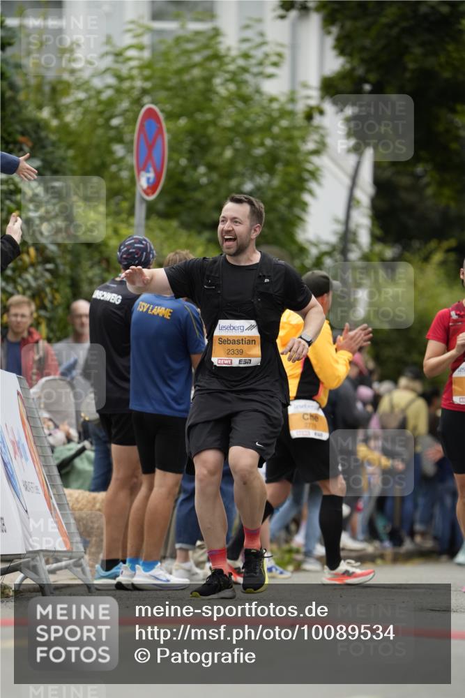 30.08.2026 - Blankeneser Heldenlauf Patografie http://msf.ph/oto/10089534 30.08.2026 11:53:20 Ziel 2004, 2339, 2404, 2453 meine-sportfotos.de