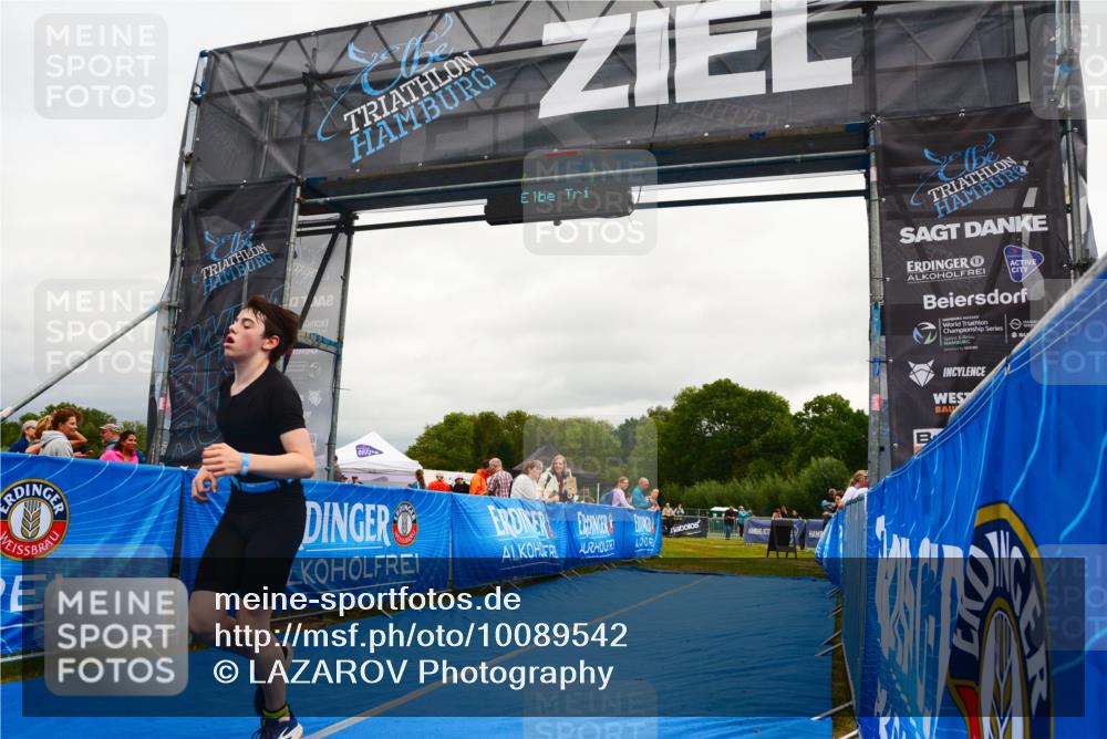 30.08.2026 - Elbe Triathlon Hamburg LAZAROV Photography http://msf.ph/oto/10089542 30.08.2026 12:42:17 Ziel 1727 meine-sportfotos.de