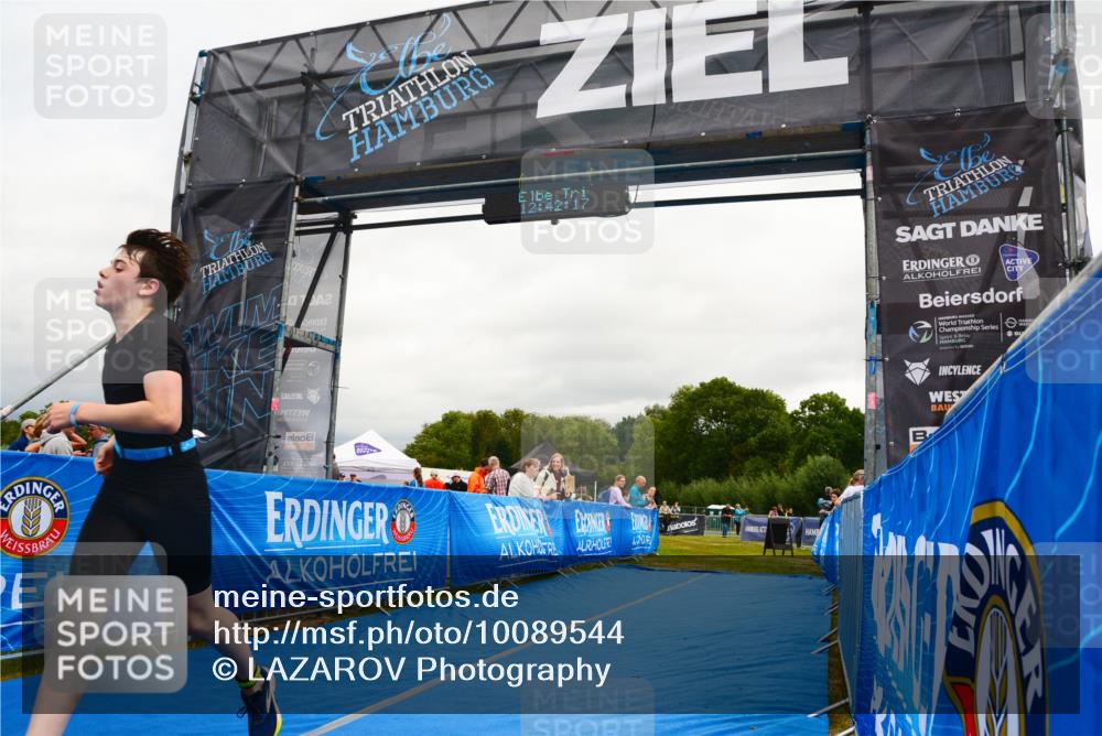 30.08.2026 - Elbe Triathlon Hamburg LAZAROV Photography http://msf.ph/oto/10089544 30.08.2026 12:42:17 Ziel 1727 meine-sportfotos.de