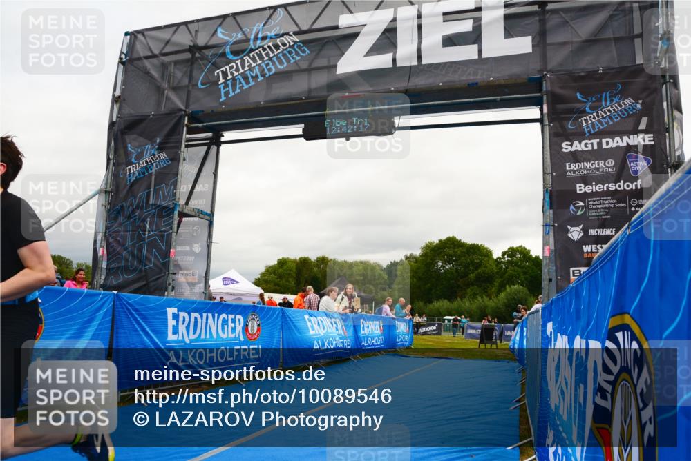 30.08.2026 - Elbe Triathlon Hamburg LAZAROV Photography http://msf.ph/oto/10089546 30.08.2026 12:42:17 Ziel 1727 meine-sportfotos.de