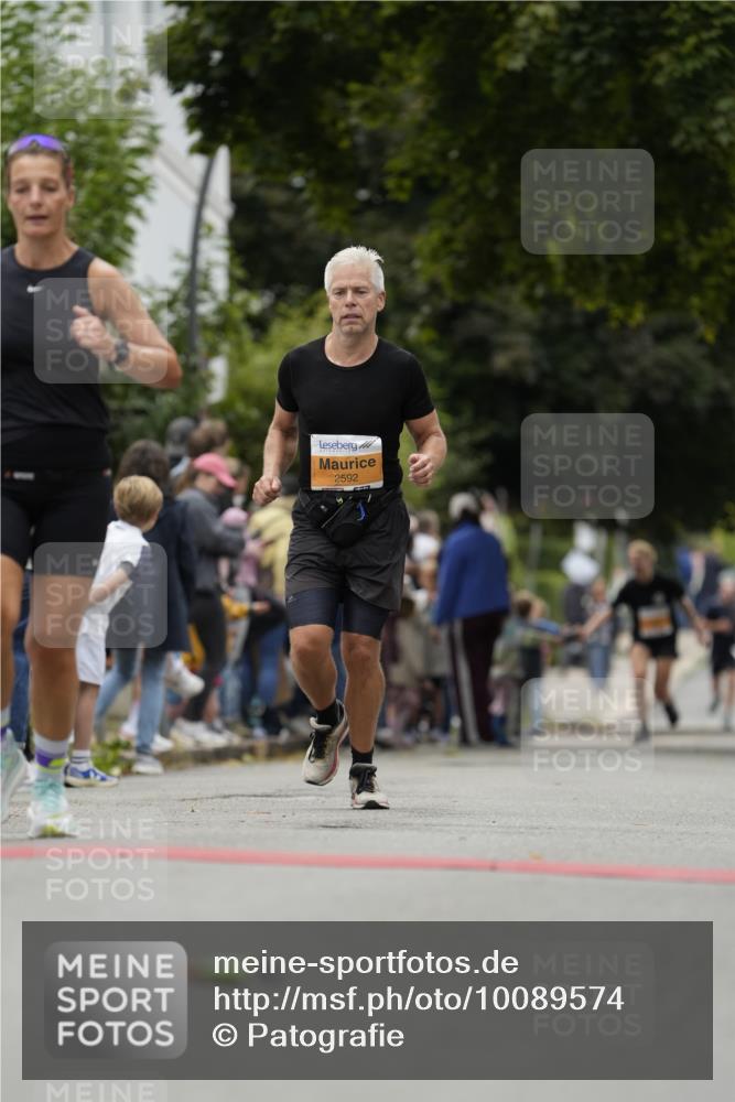 30.08.2026 - Blankeneser Heldenlauf Patografie http://msf.ph/oto/10089574 30.08.2026 11:53:37 Ziel 2137, 2592, 2669, 2851, 2862 meine-sportfotos.de