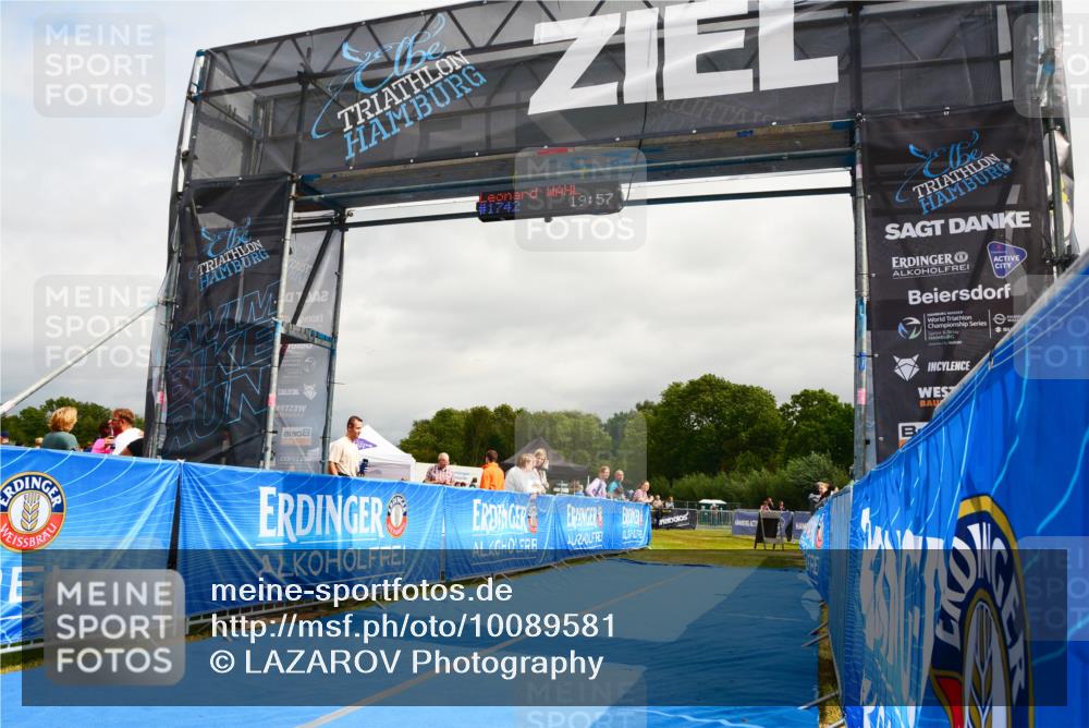 30.08.2026 - Elbe Triathlon Hamburg LAZAROV Photography http://msf.ph/oto/10089581 30.08.2026 12:43:57 Ziel  meine-sportfotos.de