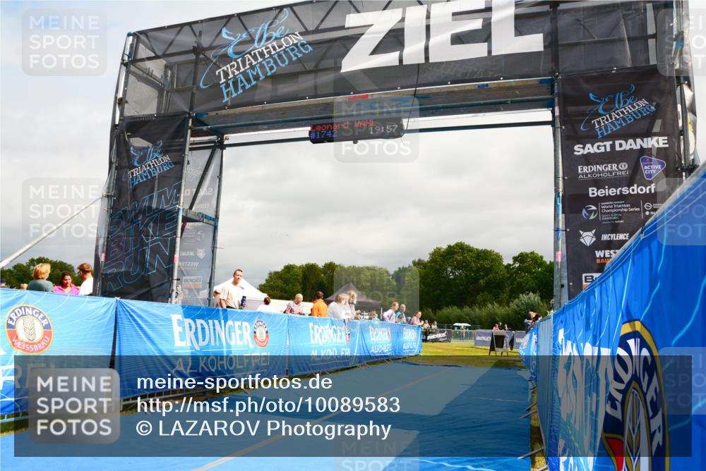 30.08.2026 - Elbe Triathlon Hamburg LAZAROV Photography http://msf.ph/oto/10089583 30.08.2026 12:43:59 Ziel  meine-sportfotos.de