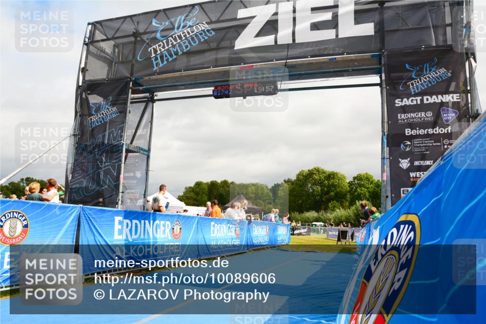 30.08.2026 - Elbe Triathlon Hamburg LAZAROV Photography http://msf.ph/oto/10089606 30.08.2026 12:44:06 Ziel 1747, 1765 meine-sportfotos.de