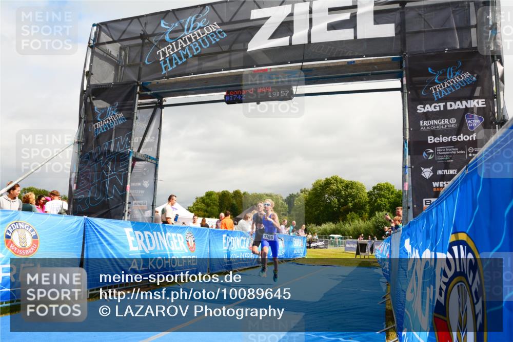 30.08.2026 - Elbe Triathlon Hamburg LAZAROV Photography http://msf.ph/oto/10089645 30.08.2026 12:44:12 Ziel 1747, 1765 meine-sportfotos.de