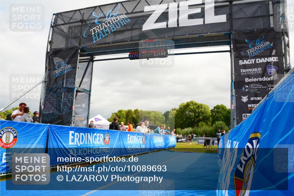 30.08.2026 - Elbe Triathlon Hamburg LAZAROV Photography http://msf.ph/oto/10089693 30.08.2026 12:44:39 Ziel 1743, 1745 meine-sportfotos.de