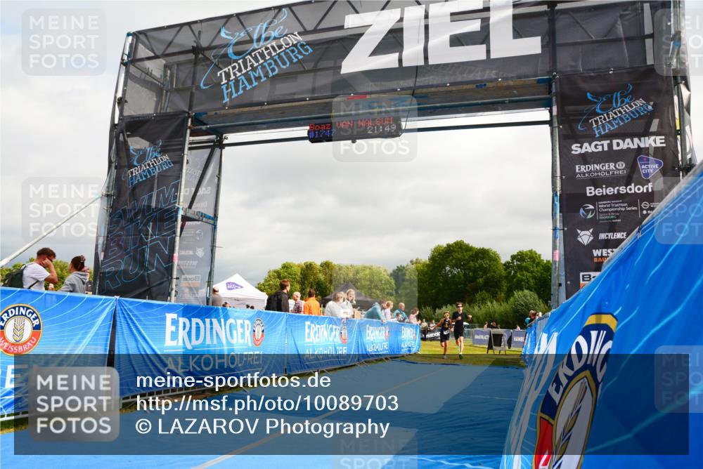 30.08.2026 - Elbe Triathlon Hamburg LAZAROV Photography http://msf.ph/oto/10089703 30.08.2026 12:44:42 Ziel 1743, 1745 meine-sportfotos.de
