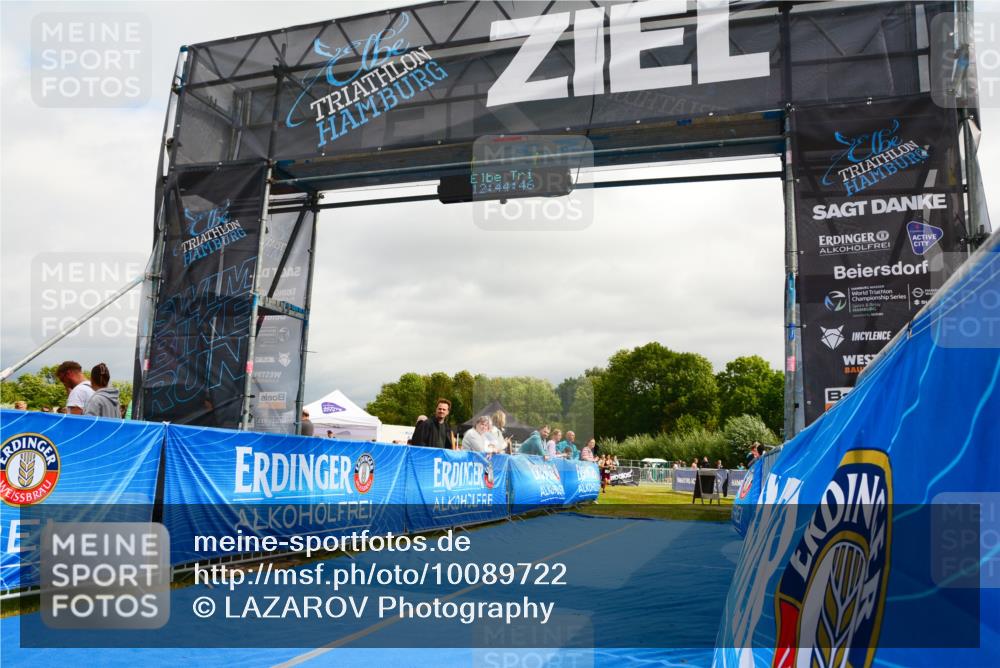 30.08.2026 - Elbe Triathlon Hamburg LAZAROV Photography http://msf.ph/oto/10089722 30.08.2026 12:44:47 Ziel 1743, 1745 meine-sportfotos.de